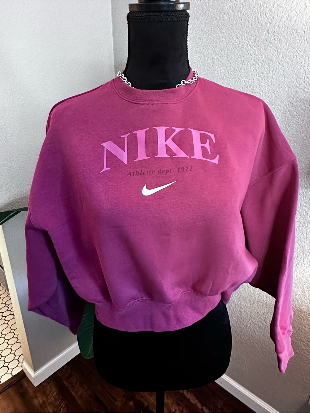 Nike Faded Magenta Cropped Crewneck Sweatshirt